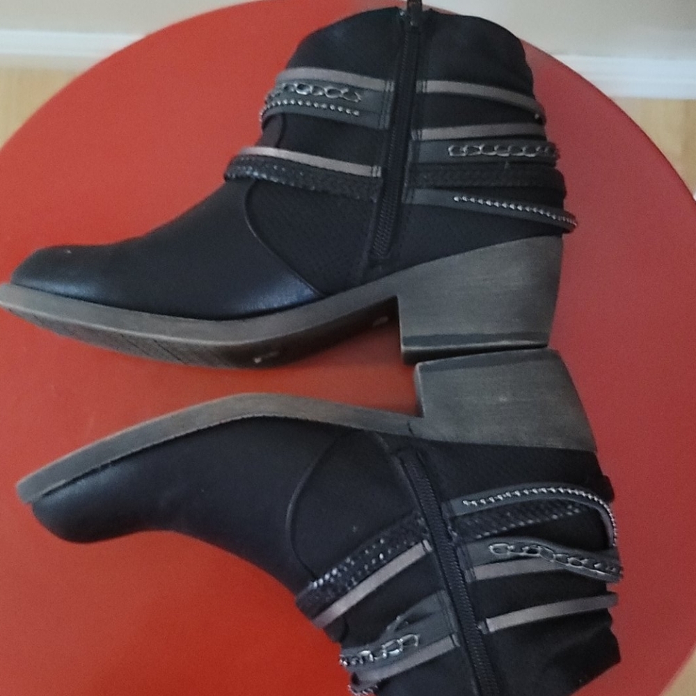 Boots - Picture 2 of 3